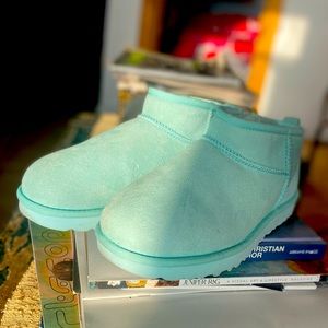 UggUltraMini SuedeFurClassicComfort Wm Bootie 9M